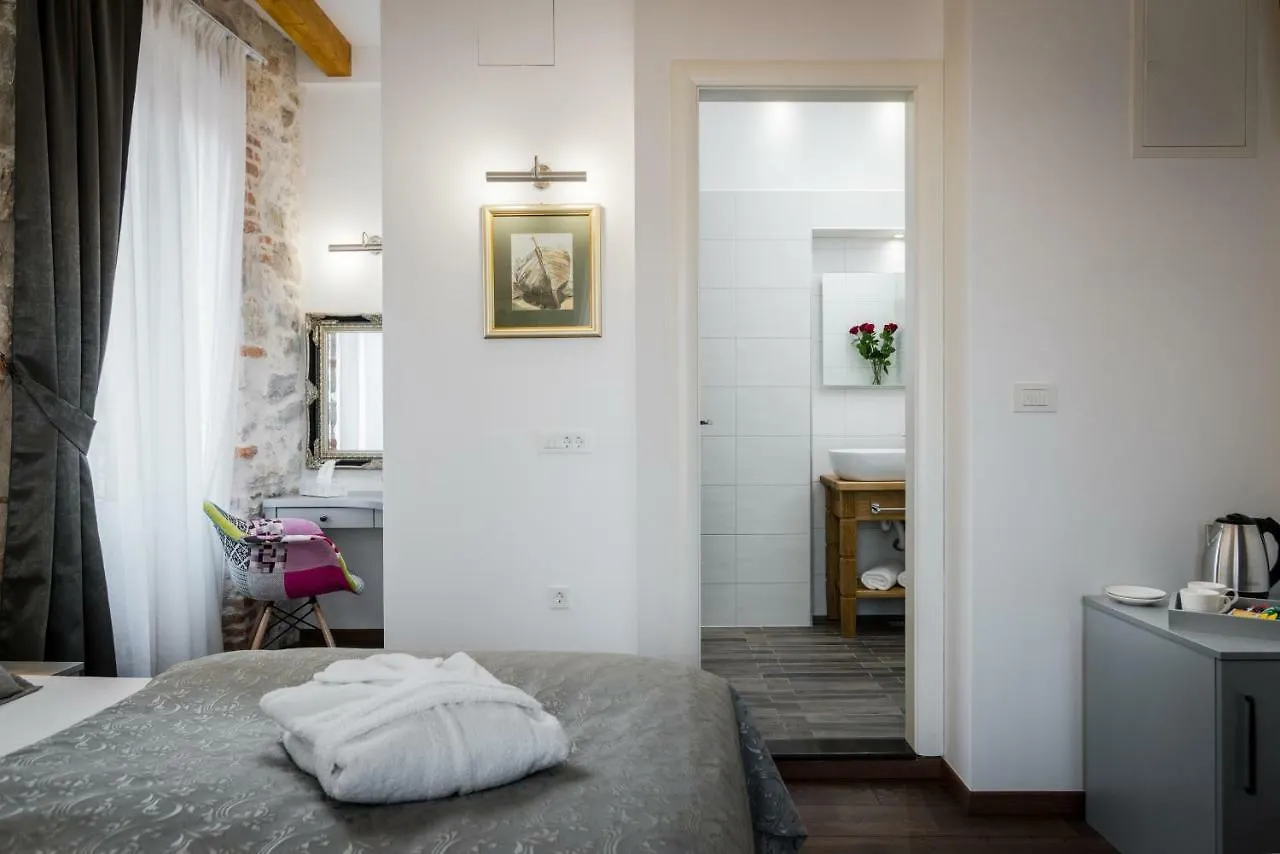 Id Regal Residence Split Bed & Breakfast
