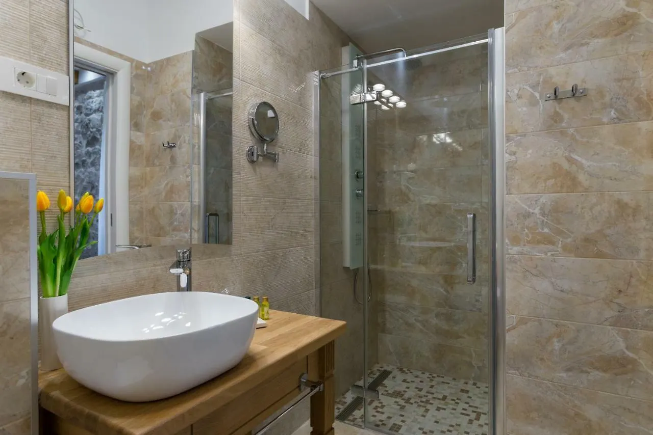 Id Regal Residence Split
