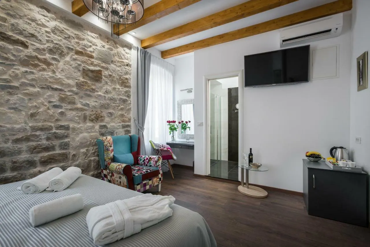 Id Regal Residence Split