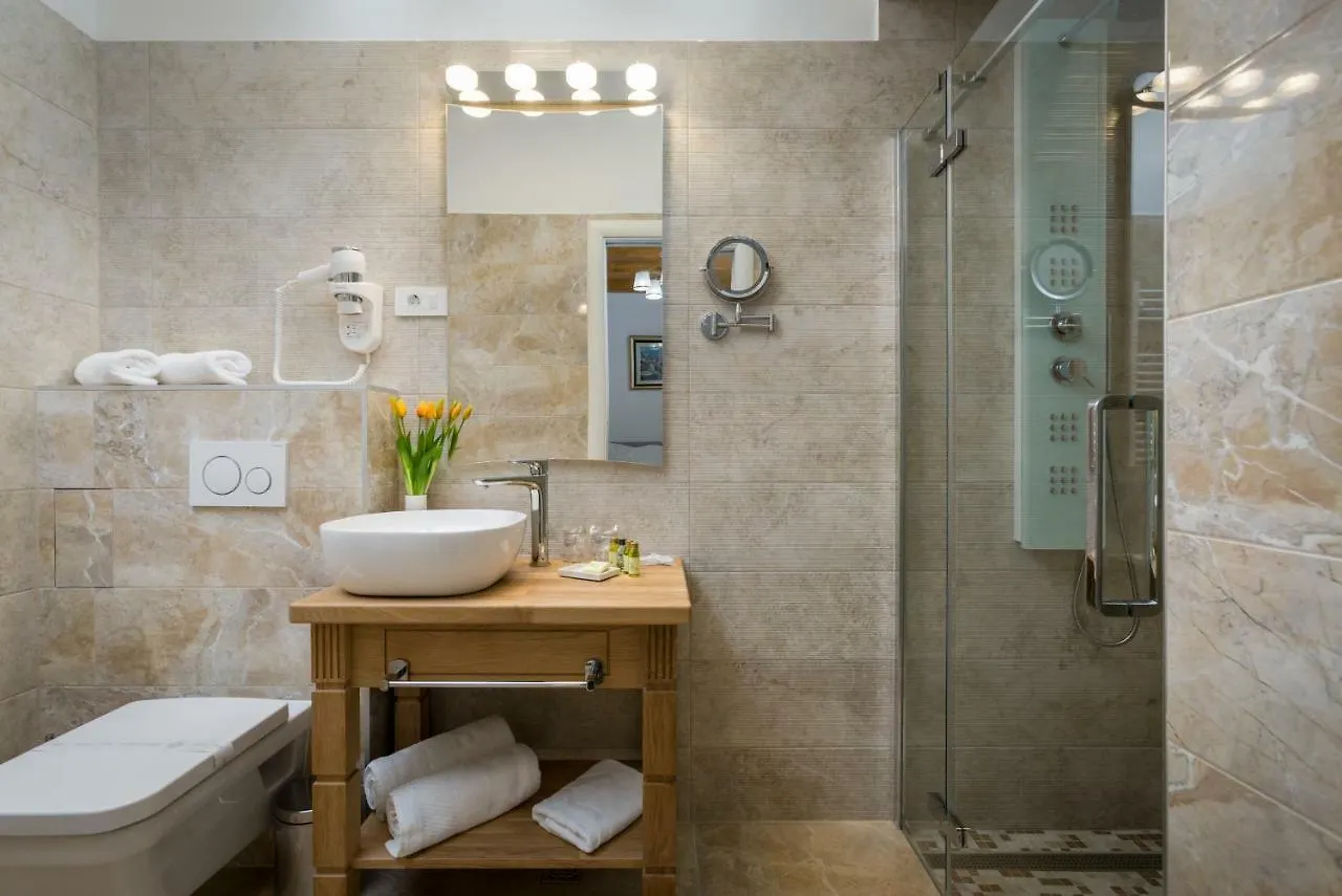Id Regal Residence Split