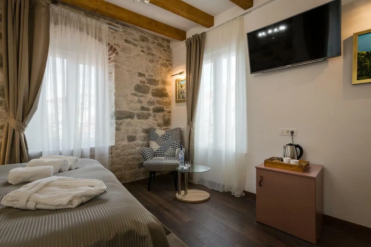 Id Regal Residence Split Bed & Breakfast